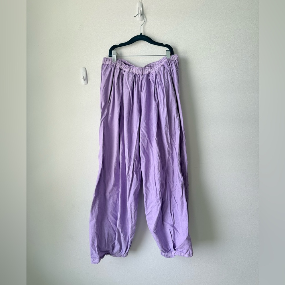 FREE PEOPLE
To the sky parachute pants
Size sPurple lilac color Excellent